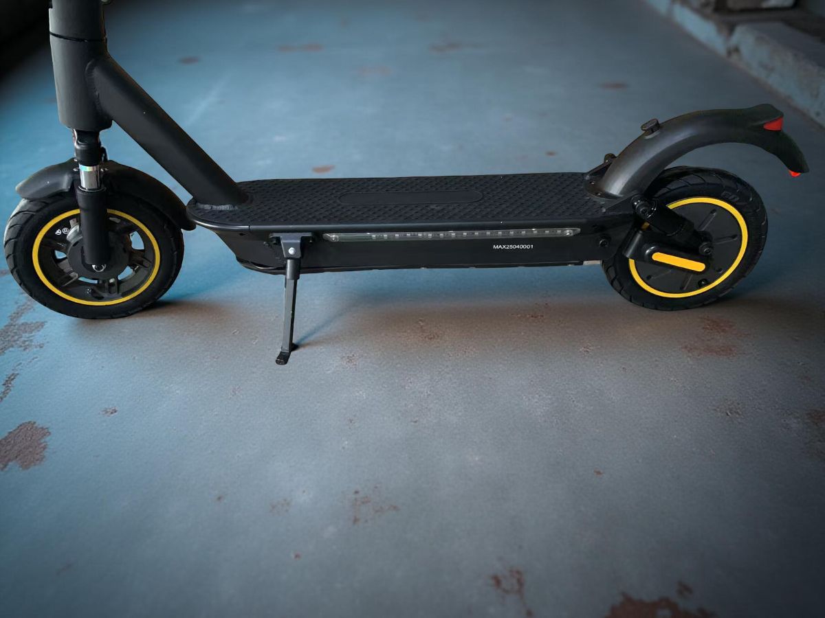 Freeway 500 e scooter side