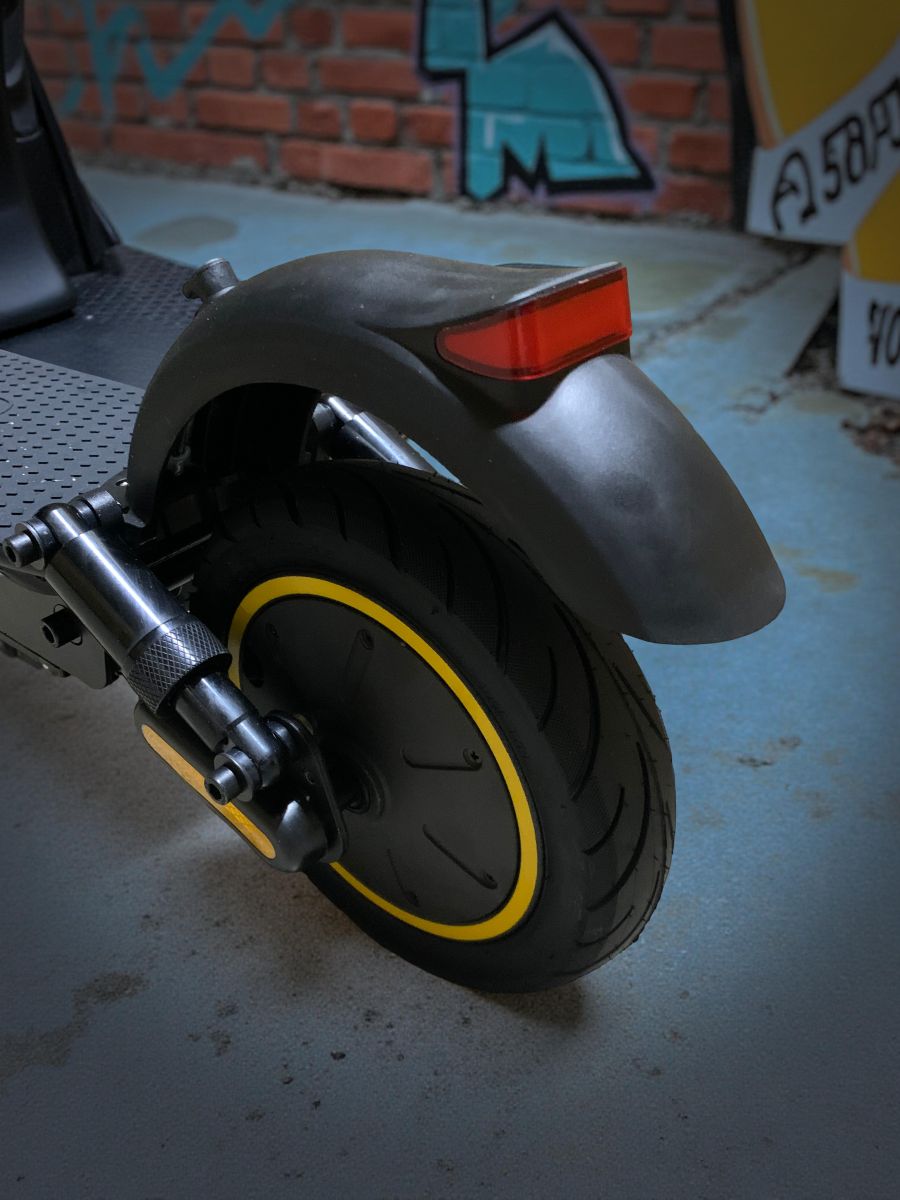 Freeway 500 e scooter rear wheel and suspension