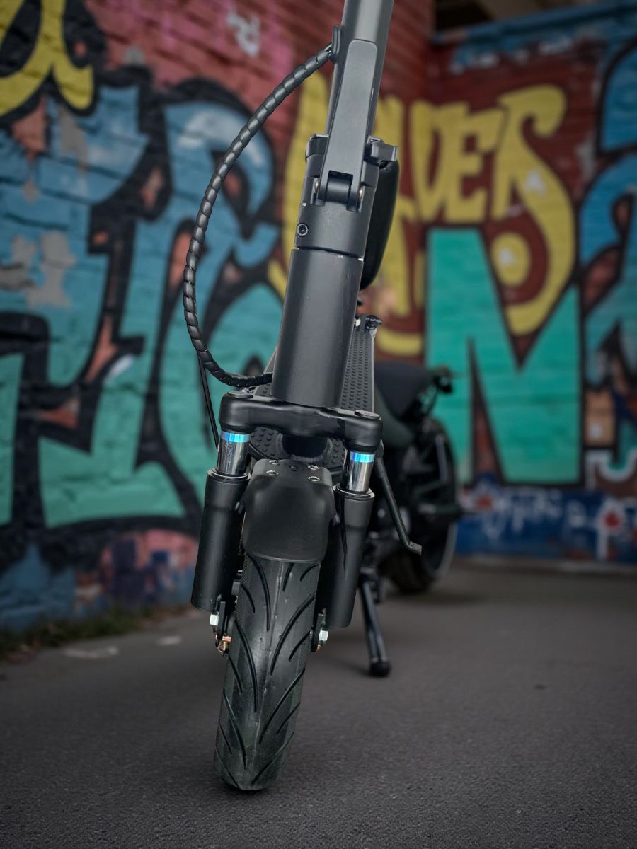 Freeway 500 e scooter front 